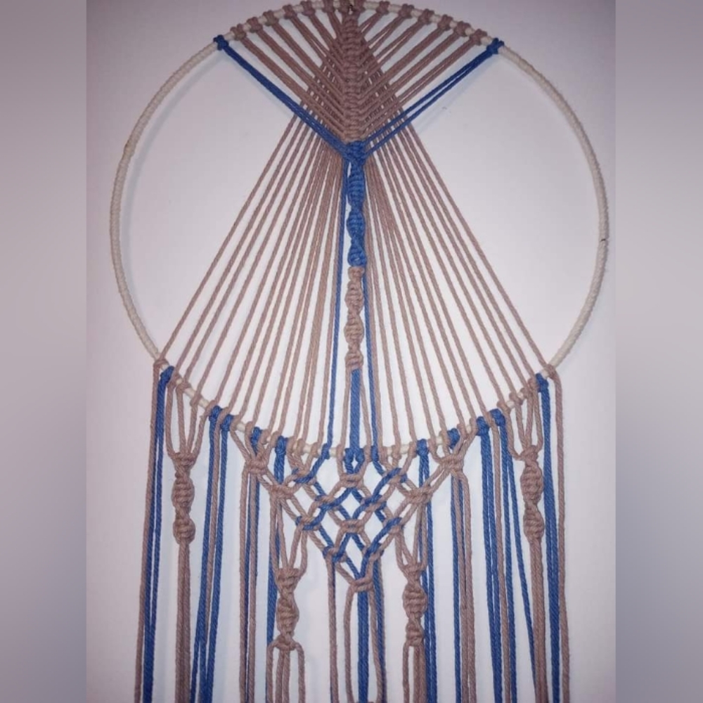 Large macrame design - Picture 2 of 2